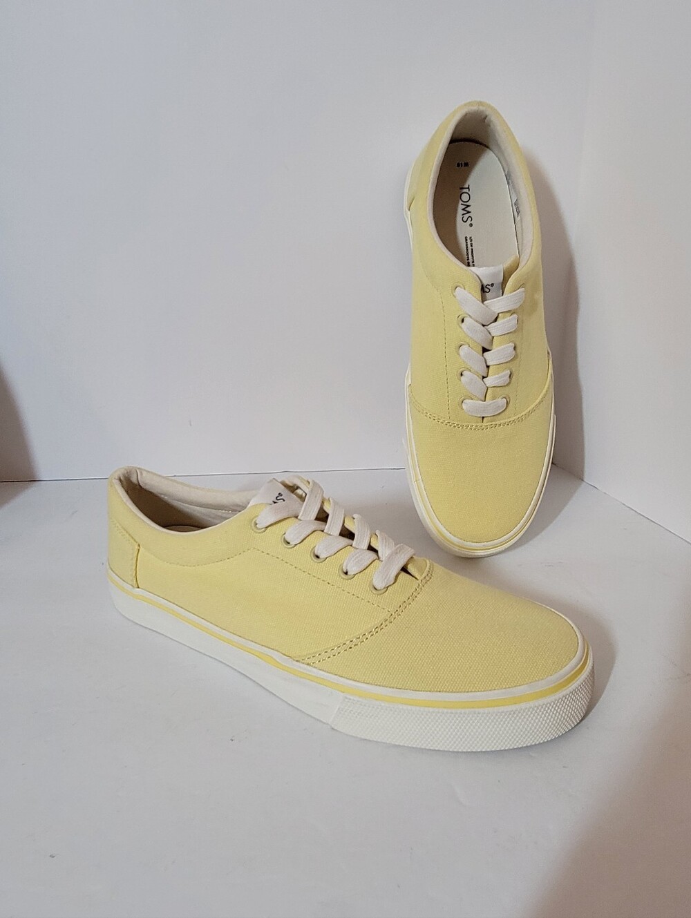 TOMS Fenix Lace up Banana Yellow washed Canvas  Size 10 New without box